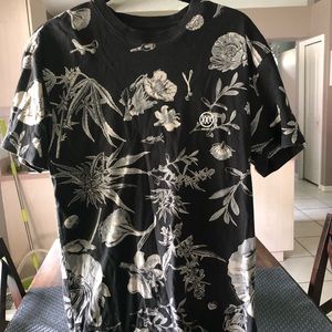 10 deep floral medium tee shirt